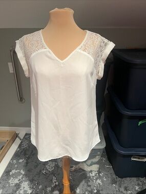 Dex White Lace Cap-Sleeve V-Neck Blouse
